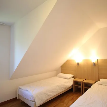 T3 A Luchon: Balcon, Parking, Proche Thermes & Centre, Bien Equipe - Fr-1-313-232