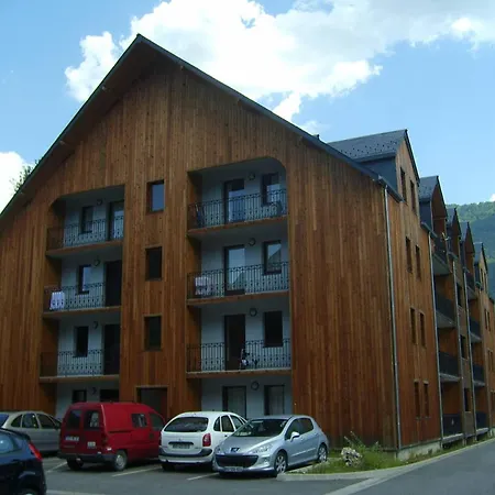 Apartment T3 A Luchon: Balcon, Parking, Proche Thermes & Centre, Bien Equipe - Fr-1-313-232 Bagnères-de-Luchon