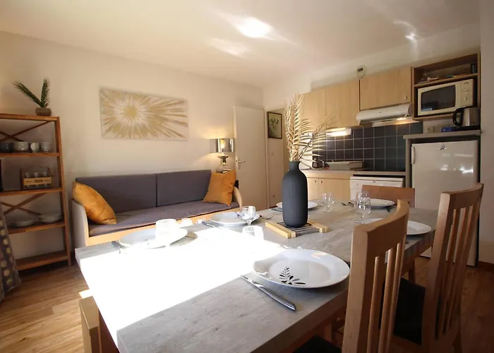 T3 à Luchon: Balcon, Parking, Proche Thermes&centre, Bien équipé - Fr-1-313-232 Appartement *